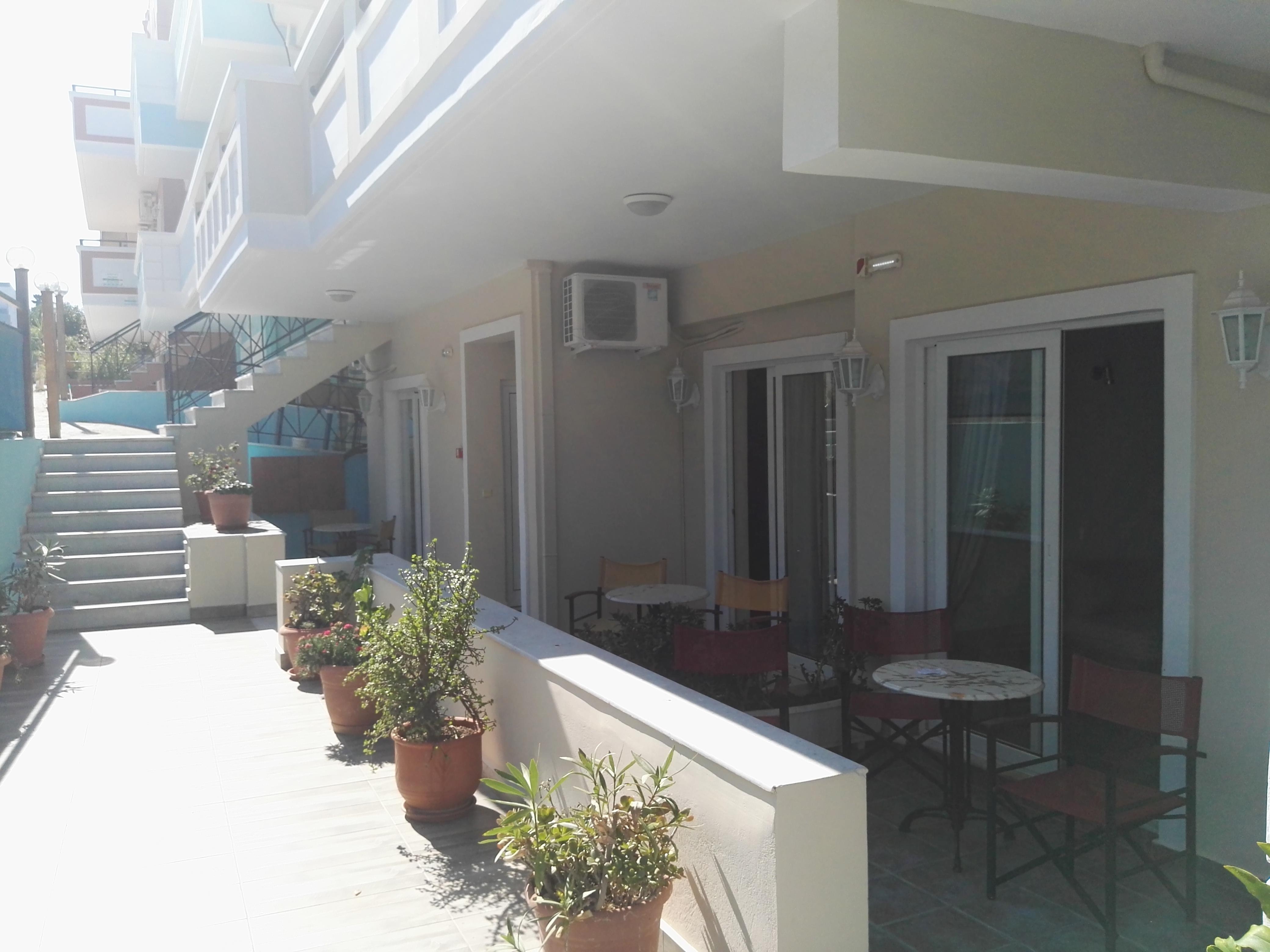 โรงแรมเอพิส Agia Marina  ภายนอก รูปภาพ