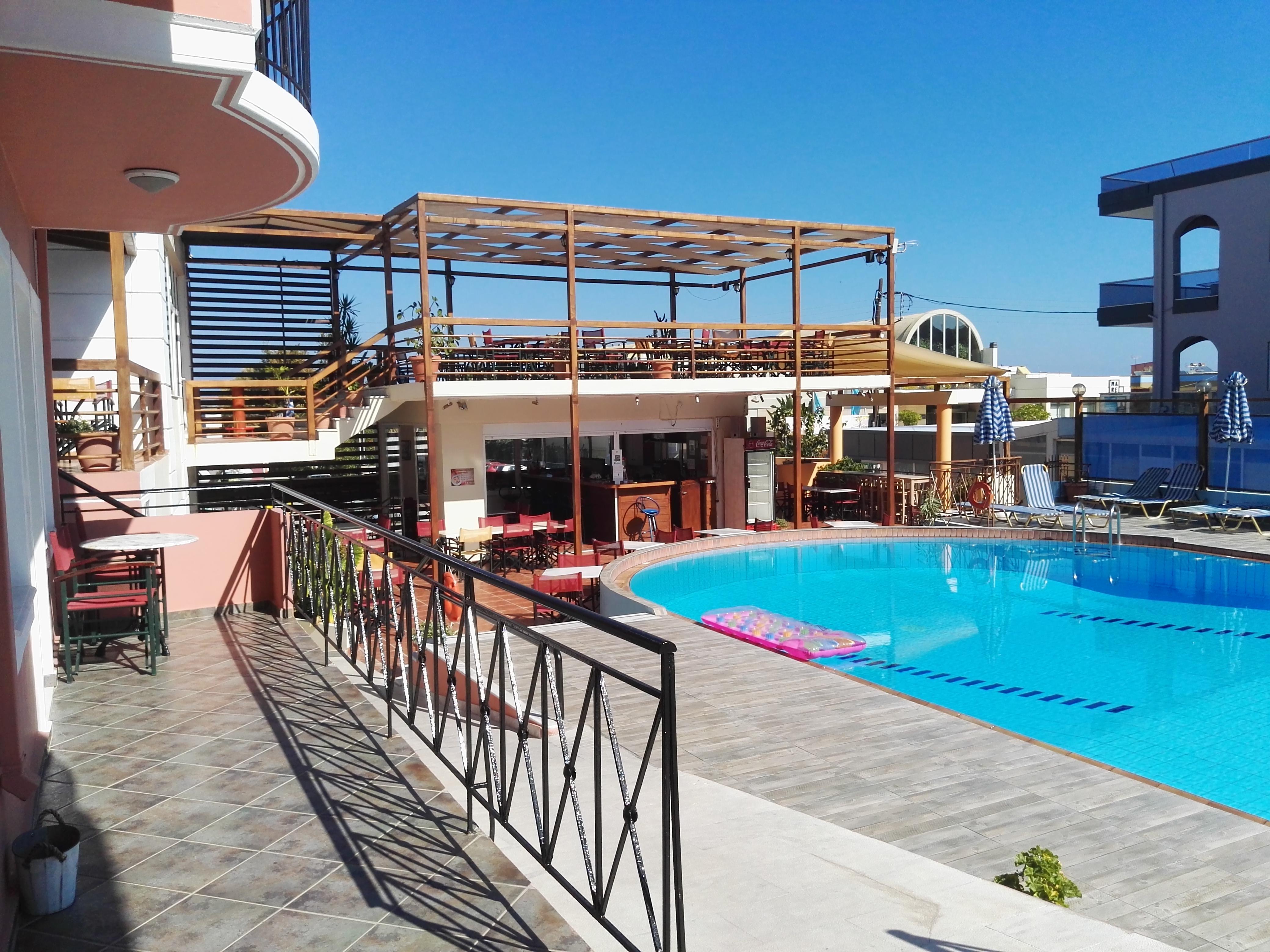โรงแรมเอพิส Agia Marina  ภายนอก รูปภาพ