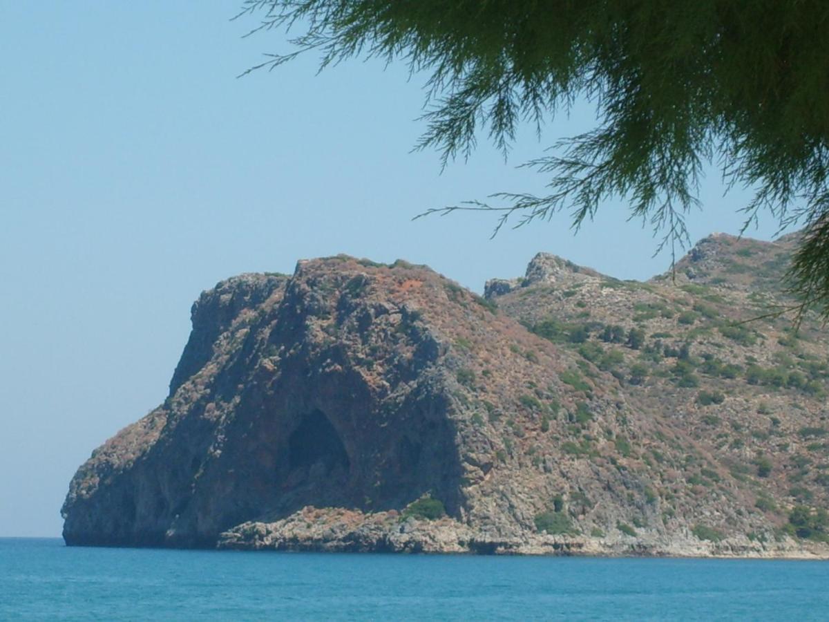 โรงแรมเอพิส Agia Marina  ภายนอก รูปภาพ